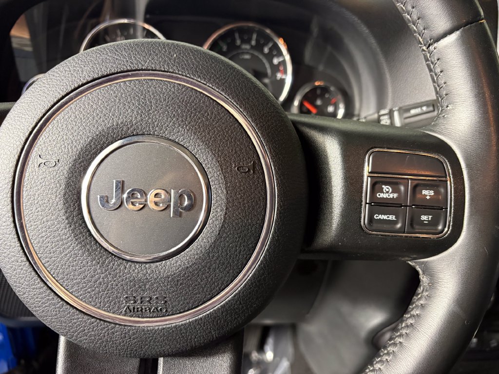 Used 2016 Jeep Wrangler Unlimited Rubicon w/ Connectivity Group AWD/4WD image 20