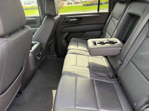 Used 2025 Chevrolet Suburban Z71 AWD/4WD image 49