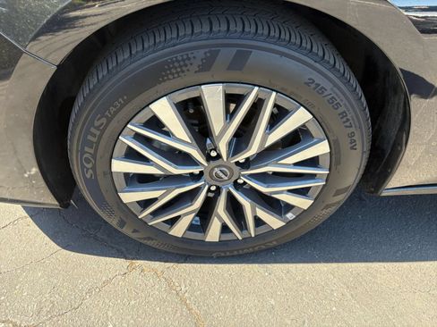 Used 2025 Nissan Altima 2.5 SV FWD image 30