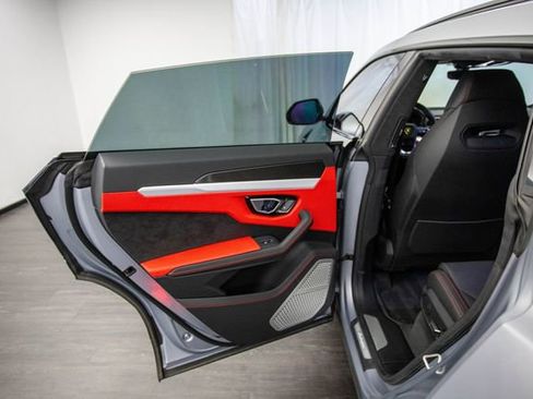 Used 2022 Lamborghini Urus image 22