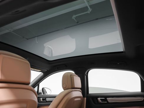 Certified 2023 Porsche Cayenne Platinum Edition AWD/4WD image 41