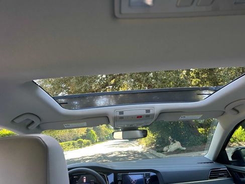 Used 2023 Volkswagen Jetta SE FWD image 24