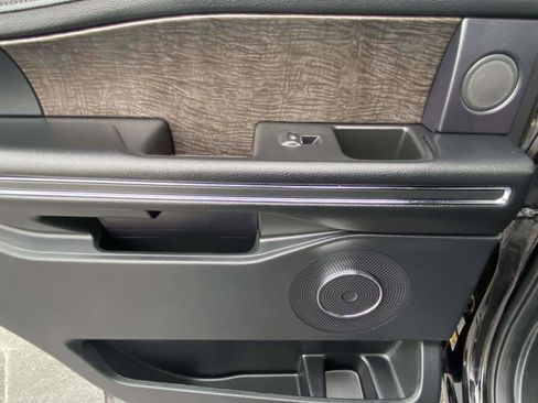 Used 2020 Ford Expedition Limited image 13