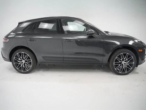 Used 2025 Porsche Macan image 9