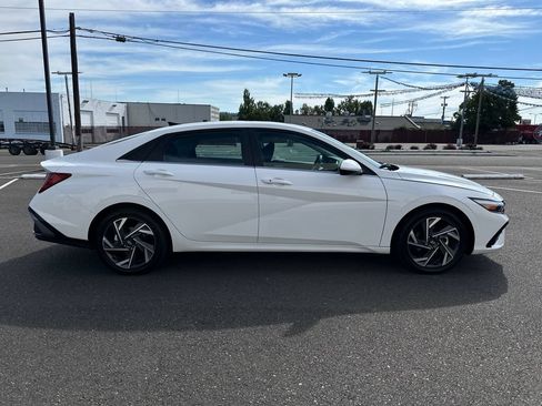 Used 2025 Hyundai Elantra SEL FWD image 7
