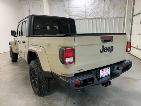 Used 2022 Jeep Gladiator Sport AWD/4WD image 22