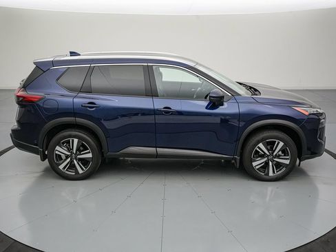 Used 2025 Nissan Rogue SL AWD/4WD image 3