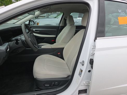 Used 2025 Hyundai Sonata SEL FWD image 3