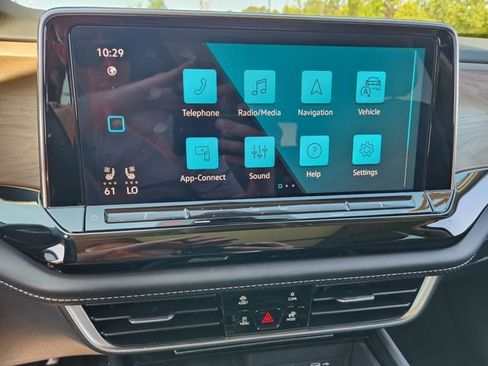 Used 2024 Volkswagen Atlas SE image 25