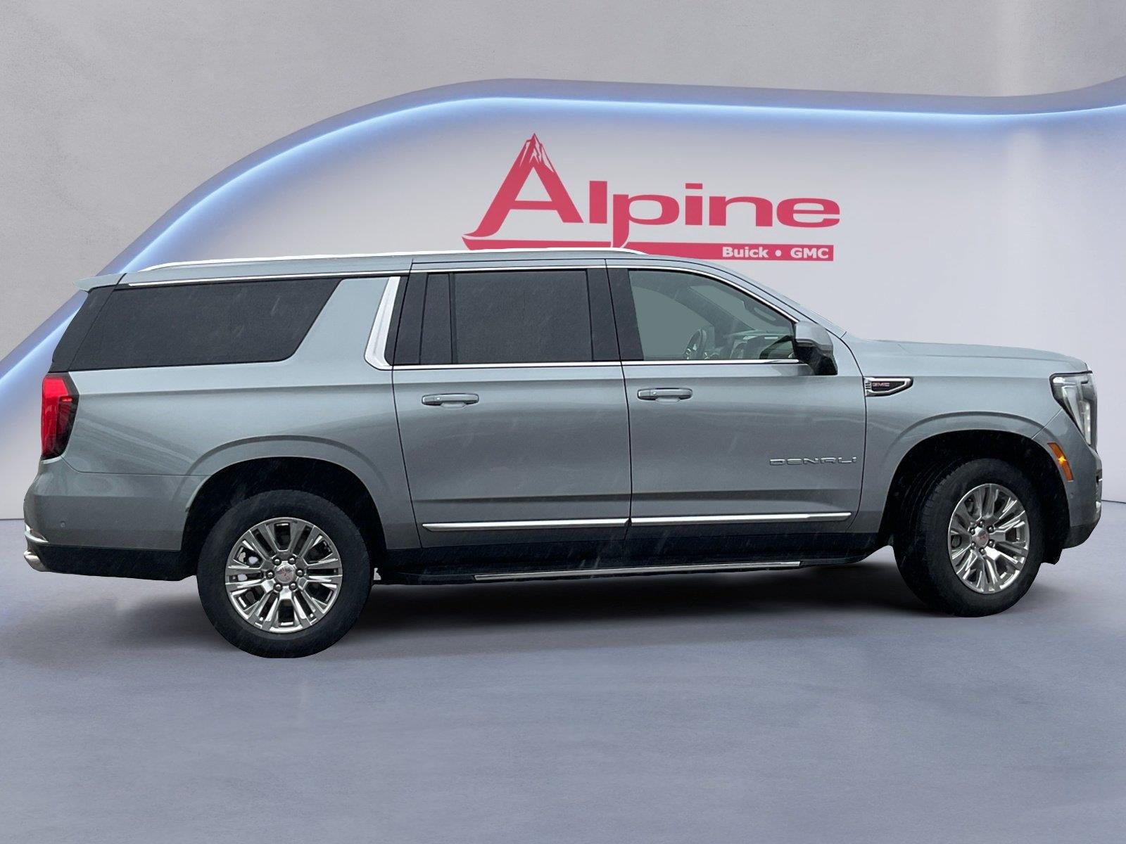 Used 2025 GMC Yukon XL Denali AWD/4WD image 6