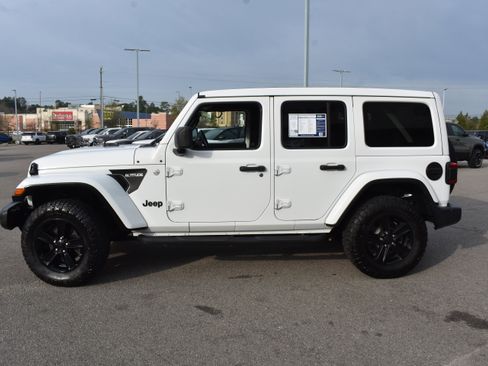 Used 2019 Jeep Wrangler Unlimited Sahara image 6