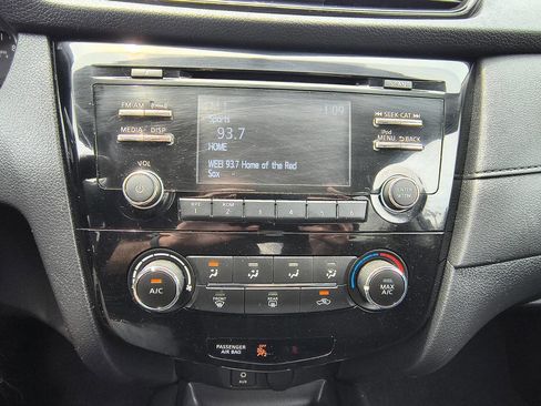 Used 2017 Nissan Rogue S w/ S Appearance Package AWD/4WD image 16