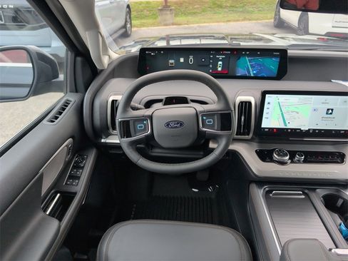 New 2025 Ford Expedition Active image 15