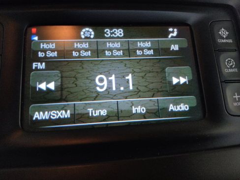 Used 2016 Jeep Cherokee Latitude w/ Comfort & Sound Group FWD image 25