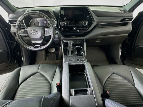Used 2024 Toyota Highlander XSE FWD image 17