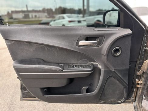 Used 2017 Dodge Charger SE RWD image 21