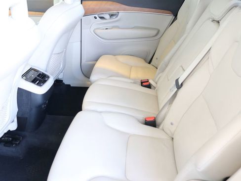 Used 2021 Volvo XC90 T6 Momentum image 24