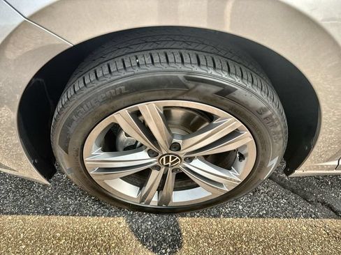 Used 2024 Volkswagen Jetta SE FWD image 10