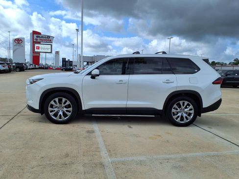 Certified 2025 Toyota Grand Highlander FWD image 9