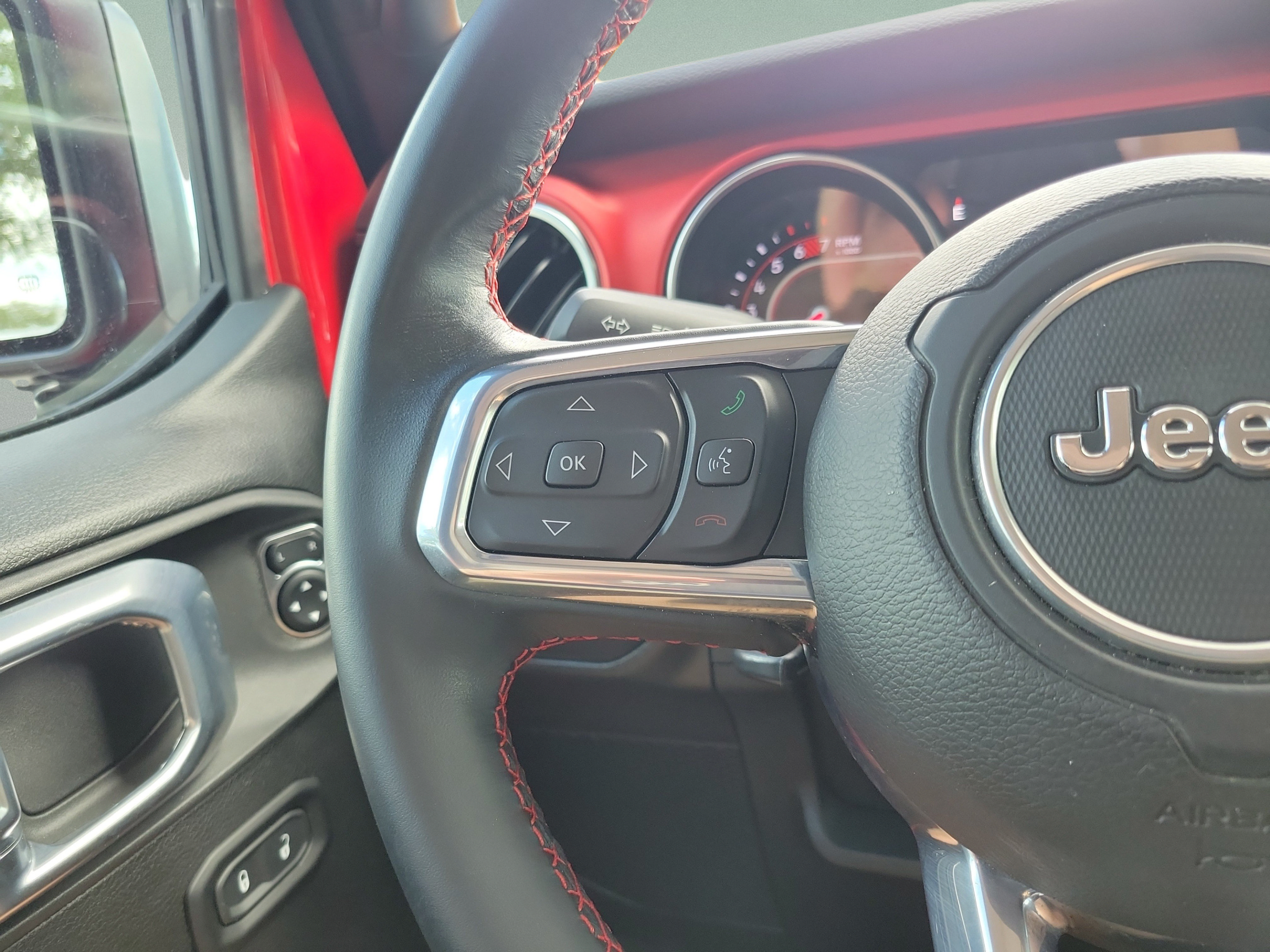 Used 2022 Jeep Wrangler Unlimited Rubicon w/ LED Lighting Group AWD/4WD image 21