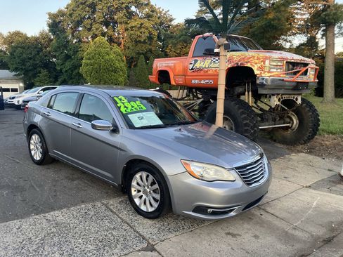 Used 2013 Chrysler 200 Limited FWD image 2