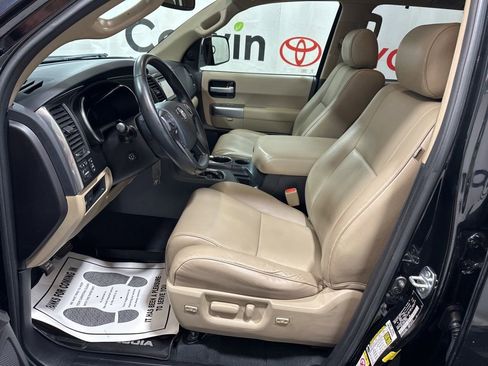 Used 2019 Toyota Sequoia Limited w/ Safety & Convenience Package image 24