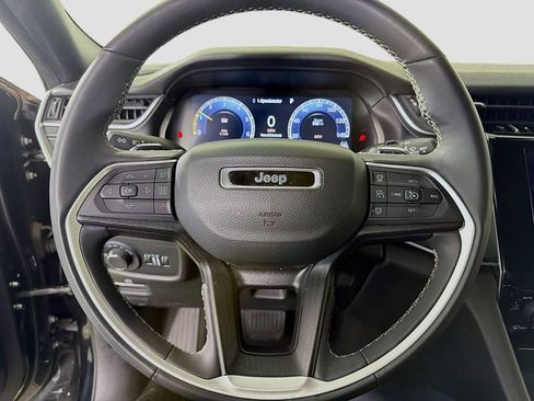 Used 2024 Jeep Grand Cherokee Altitude image 14