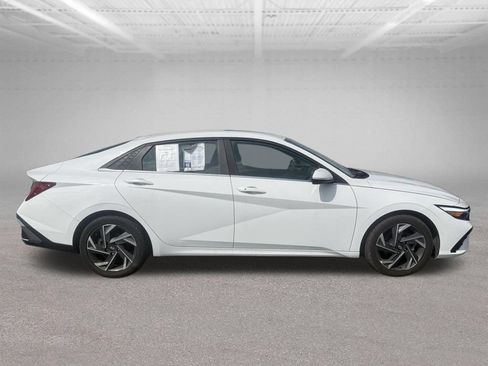 Used 2024 Hyundai Elantra SEL w/ Convenience Package FWD image 3