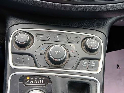 Used 2015 Chrysler 200 S image 12