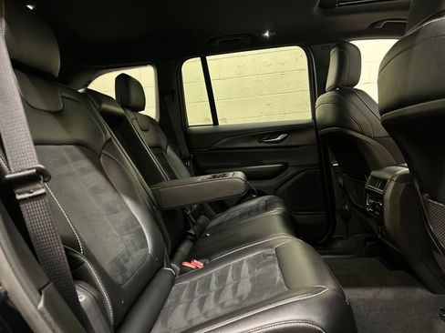 Used 2024 Jeep Grand Cherokee Altitude AWD/4WD image 4