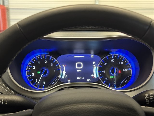 Used 2025 Chrysler Pacifica Limited FWD image 27