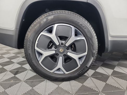 Used 2024 Rivian R1S Adventure AWD/4WD image 12
