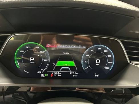 Used 2022 Audi e-tron Premium AWD/4WD image 16