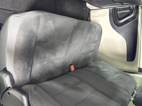 Used 2018 Dodge Grand Caravan SE w/ UConnect Hands-Free Group image 20