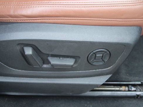 Used 2019 Audi e-tron Premium Plus image 30