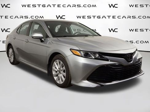 Used 2020 Toyota Camry LE image 38