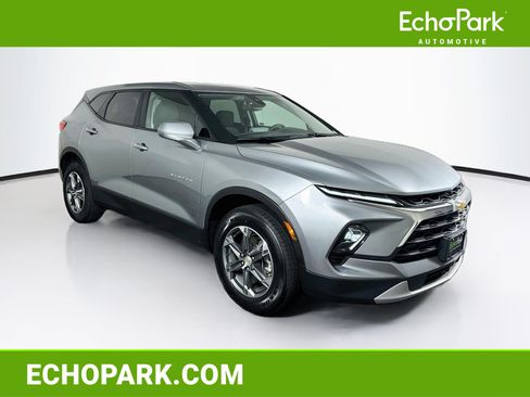 Used 2025 Chevrolet Blazer LT FWD image 1