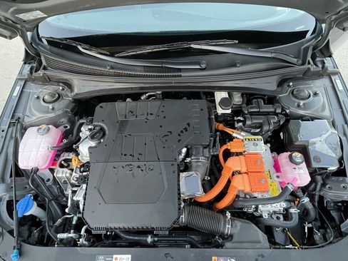 Used 2025 Hyundai Elantra Blue image 26