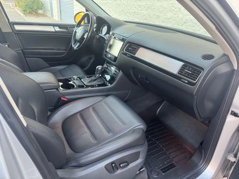 Used 2012 Volkswagen Touareg Sport image 14