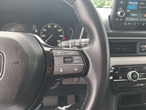 Used 2025 Honda Pilot EX-L image 22