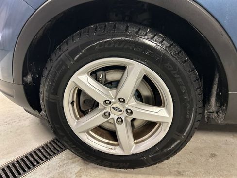 Used 2018 Ford Explorer XLT w/ Equipment Group 202A image 9