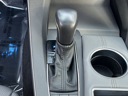 Used 2022 Toyota Avalon Limited image 25