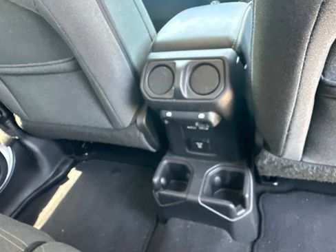 Used 2025 Jeep Wrangler Unlimited Sahara AWD/4WD image 36