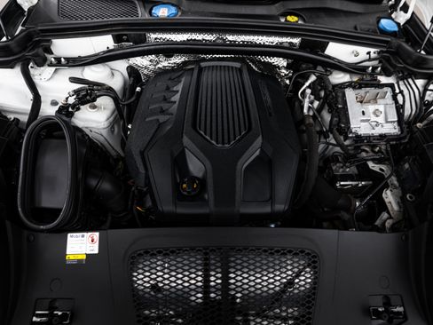 Certified 2023 Porsche Macan AWD/4WD image 24