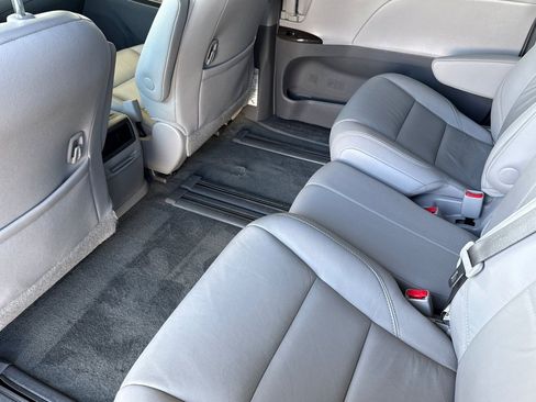 Used 2015 Toyota Sienna XLE w/ XLE Navigation Package image 14