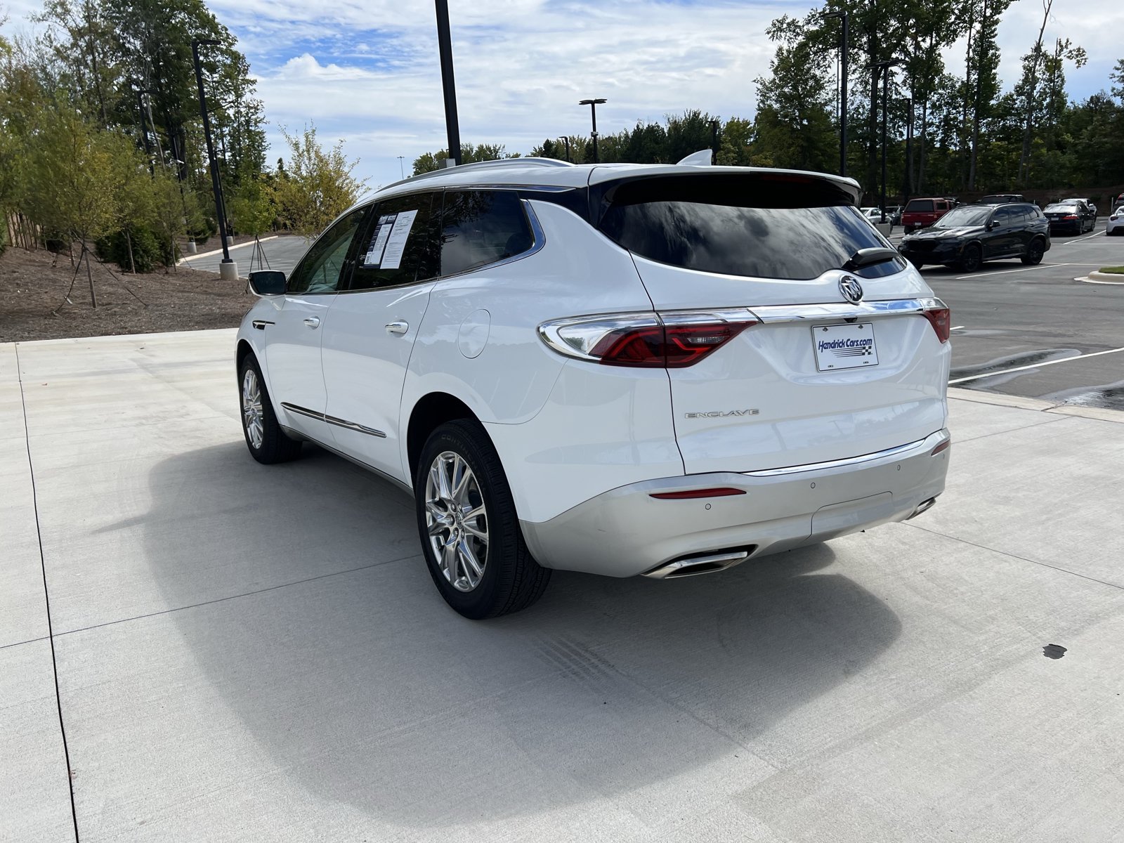 Used 2023 Buick Enclave Essence w/ Experience Buick Package FWD image 6