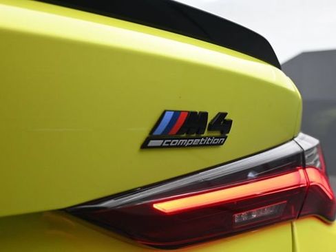 Used 2021 BMW M4 Competition w/ Executive Package RWD image 18