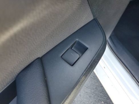 Used 2022 Toyota Prius Prime XLE FWD image 16