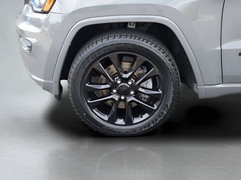 Used 2022 Jeep Grand Cherokee Laredo X AWD/4WD image 3