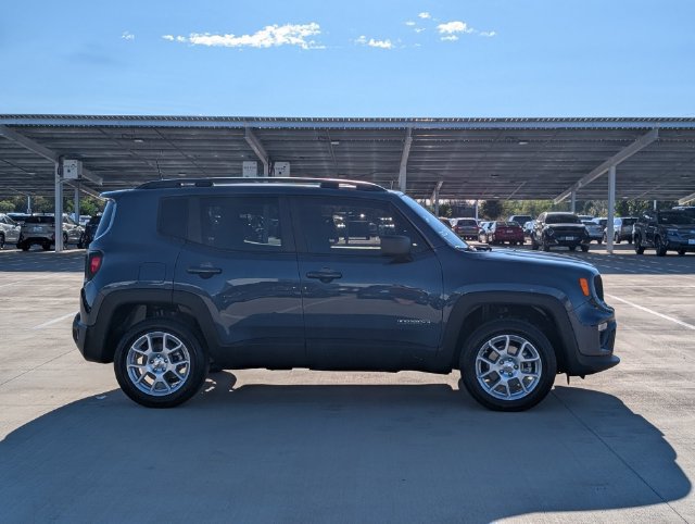 Used 2022 Jeep Renegade Latitude w/ Convenience Group AWD/4WD image 6